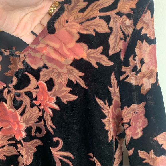 Vintage Havana Floral Velvet Bell Sleeve Crop Top - Picture 10 of 11